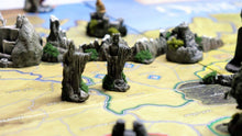 Load image into Gallery viewer, Kings of Argonath  War of the Ring Boardgame miniatures, painted and ready to play